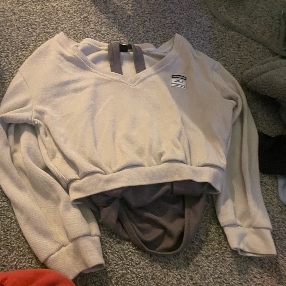 SHEIN Cream Cropped Sweatshirt